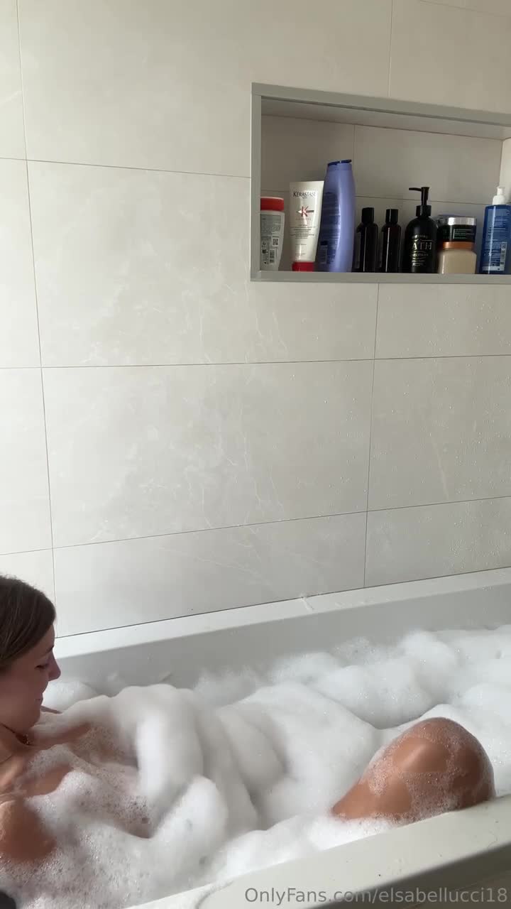 elsabelluccii video