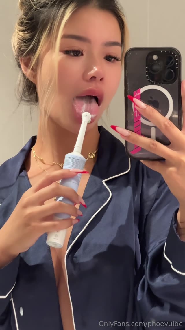 phoebeyui فيديو