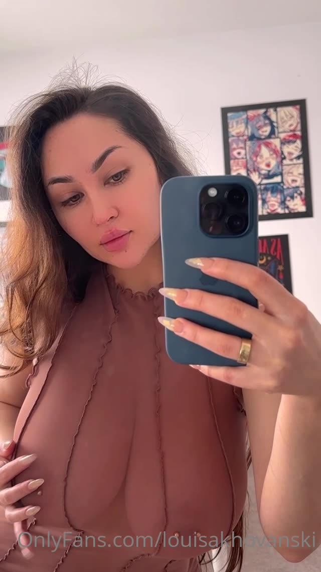 louisakhovanski 動画