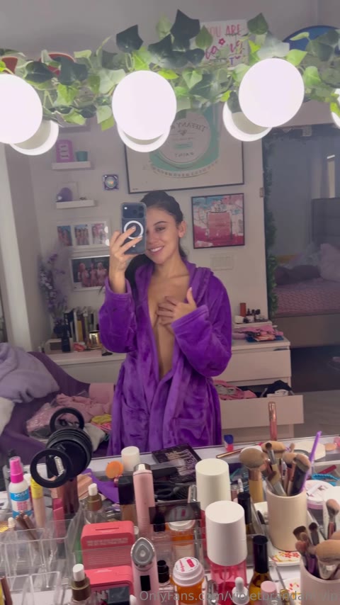 violetsummers فيديو