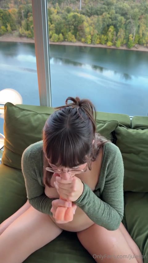 jules_arii video